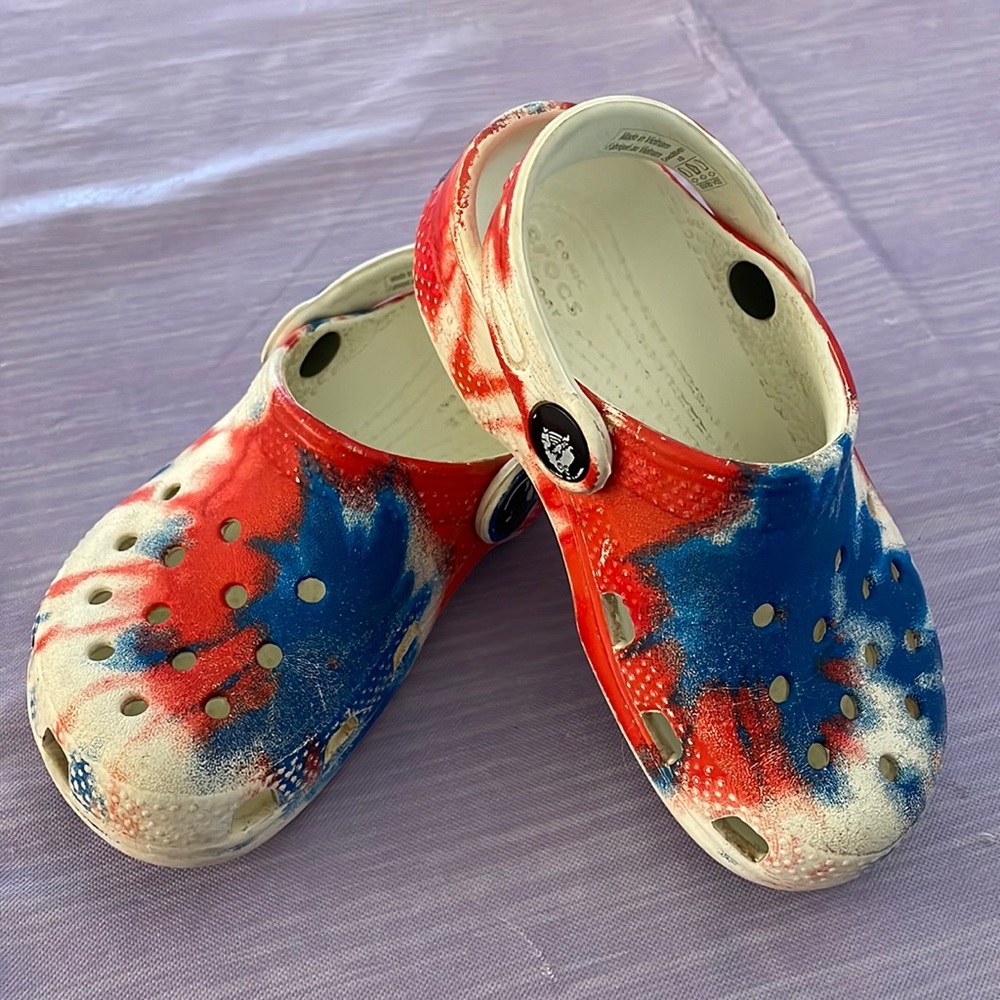 CROCS RED/WHITE/BLUE TIEDYE